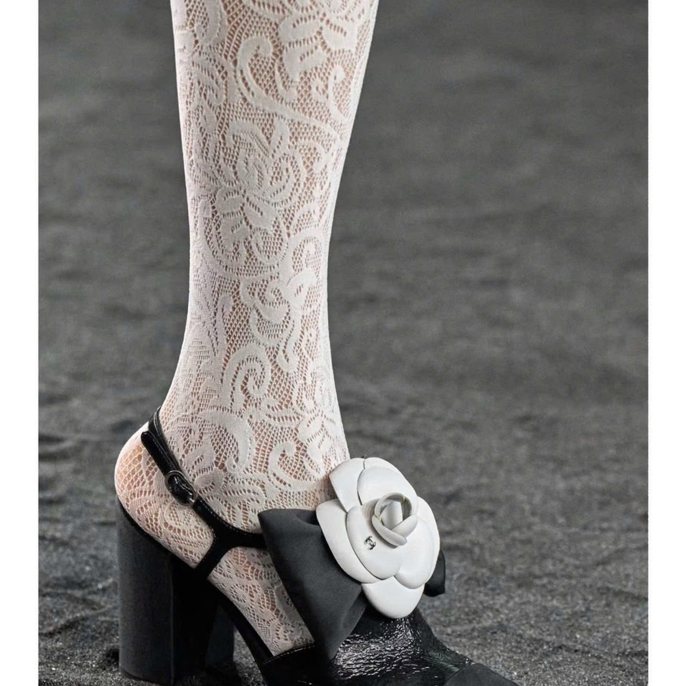 Chanel Crumpled Shiny Fabric Grosgrain Cap Toe Camellia Bow Slingback Pump 38.5 - Picture 5 of 5